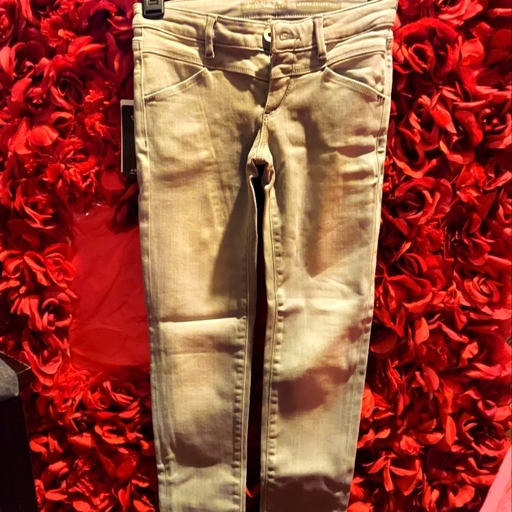 Guess NWT Girls Stretch Denim Pants Size Medium BRAND NEW